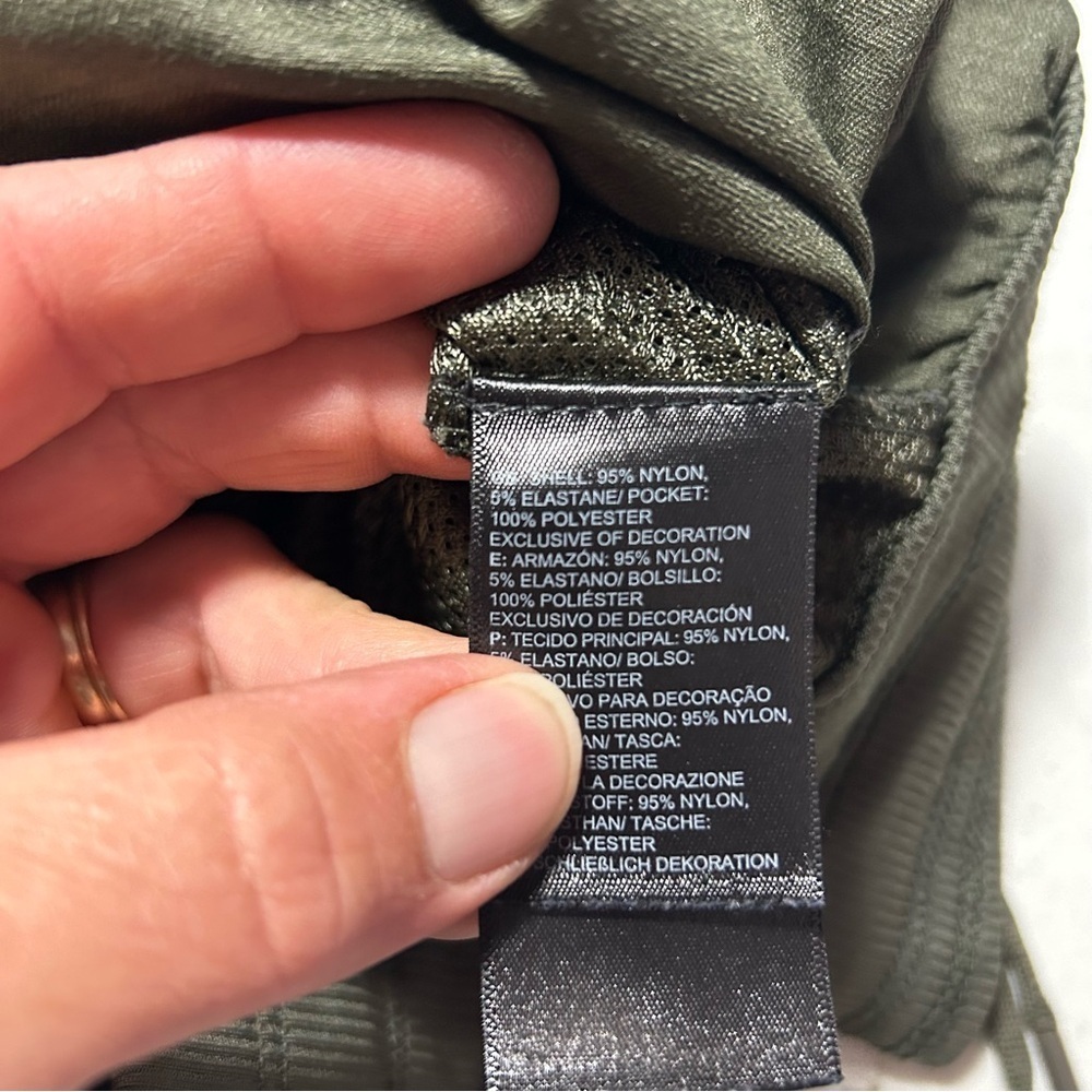 The North Face Women's Dark Green Athletic Shorts large - Picture 6 of 10